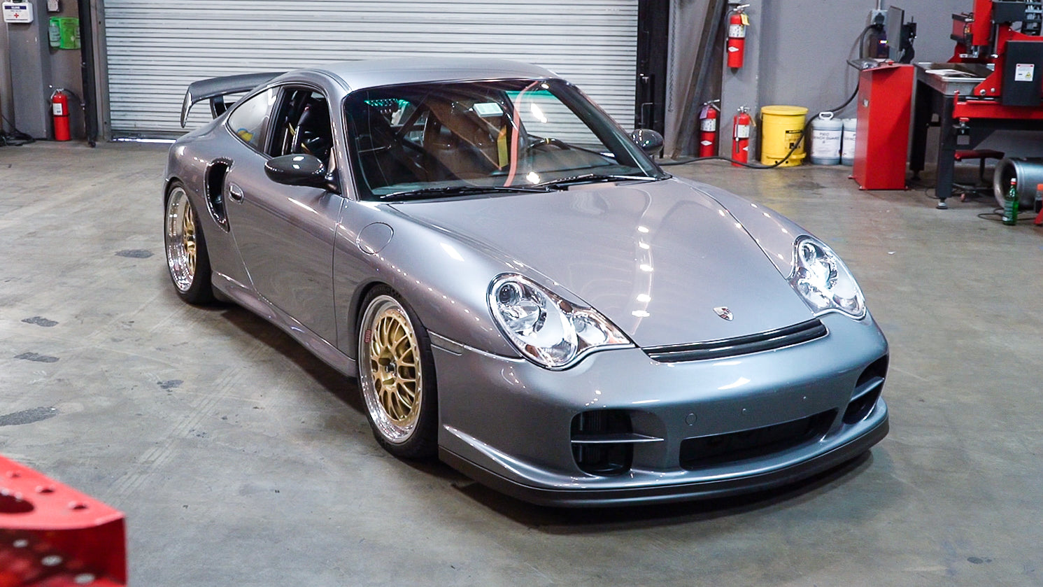 800hp Porsche 911 GT2 - With Backseat Suspension!?