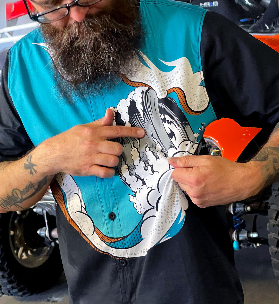 Hoonigan WAVE OF MUTILATION Woven Short Sleeve Button-up Shirt