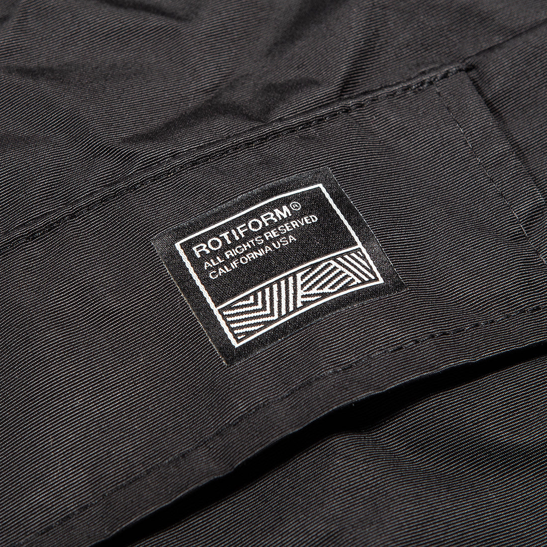 9.7HU-115M-2206-HK-CIRCLE-LOGO